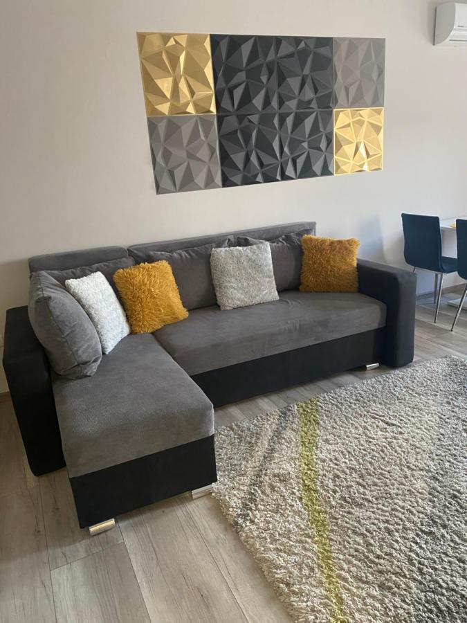 Gabrielle Apartman Hajdúszoboszló Buitenkant foto