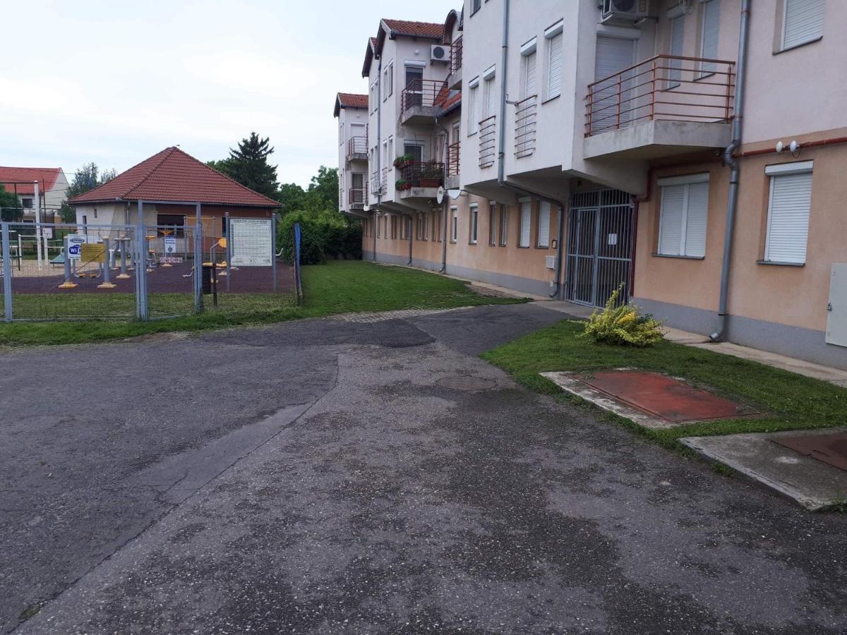 Gabrielle Apartman Hajdúszoboszló Buitenkant foto
