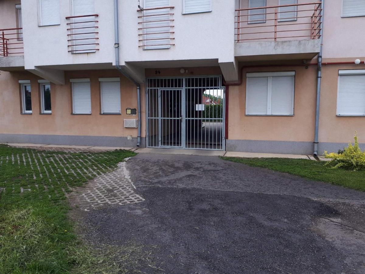 Gabrielle Apartman Hajdúszoboszló Buitenkant foto